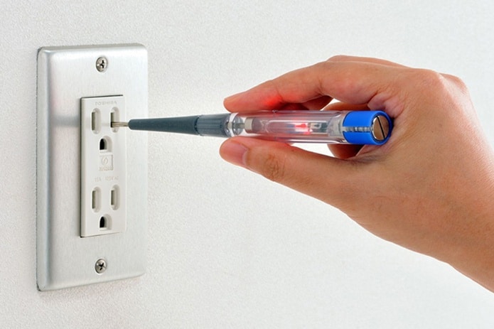 Dùng bút thử điện với điện xoay chiều