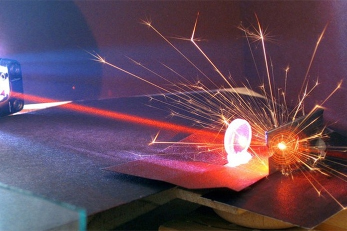 Nguyên tắc phát tia laser