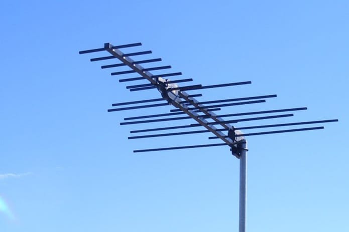 Semi-directional anten